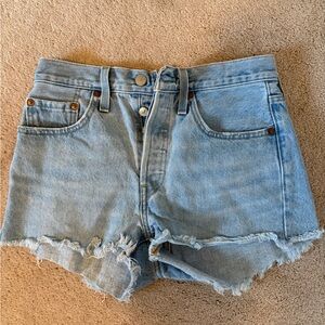 Levi’s 501 women’s light wash Denim Shorts